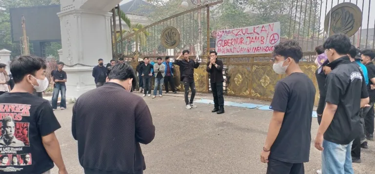 Aliansi Jambi Menggugat Demo di Kantor Gubernur, Desak Transparansi Anggaran